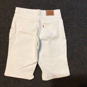 Levi’s White Stretch Bermuda Shorts 27